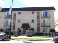 Building Photo - 4036 N California Ave