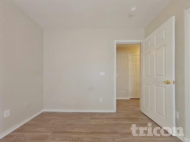 Building Photo - 22040 W Gardenia Dr