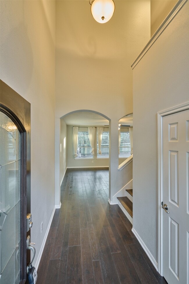 Building Photo - 87 Benedict Canyon Loop