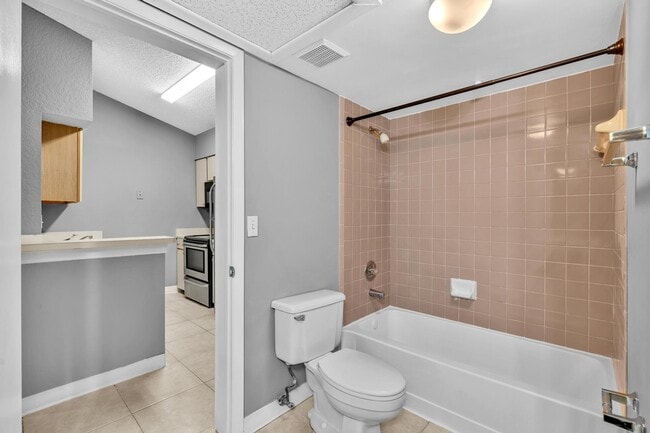 Building Photo - 2850 N Oakland Forest Dr