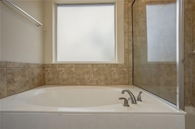 Building Photo - 811 Clear Meadow Ct