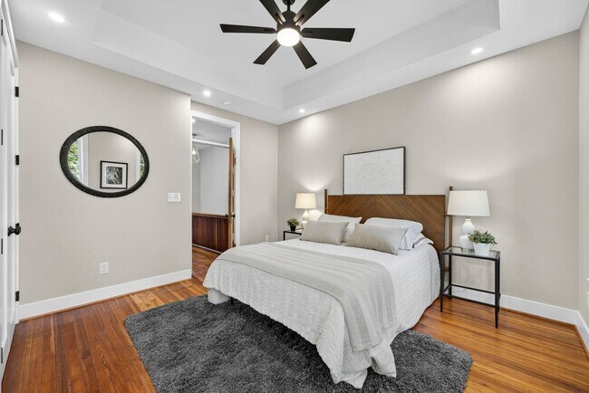 Building Photo - Renovated Hill East 3BR Near Metro + Parking