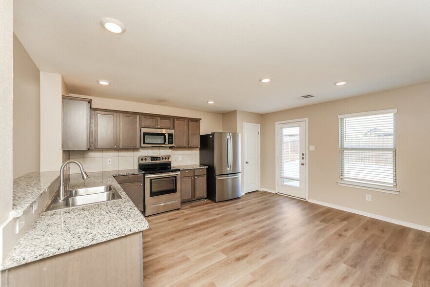 Building Photo - 2609 Hutchins Dr