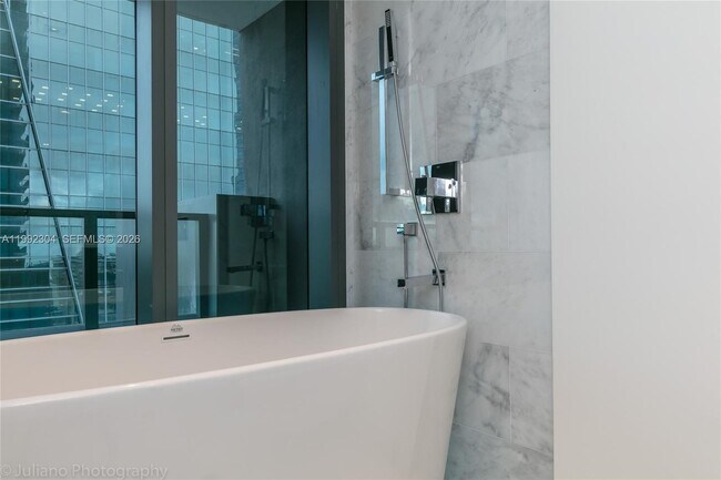 Building Photo - 1451 Brickell Ave