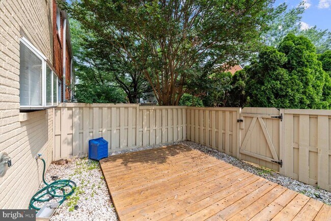 Building Photo - 3723 Ingalls Ave