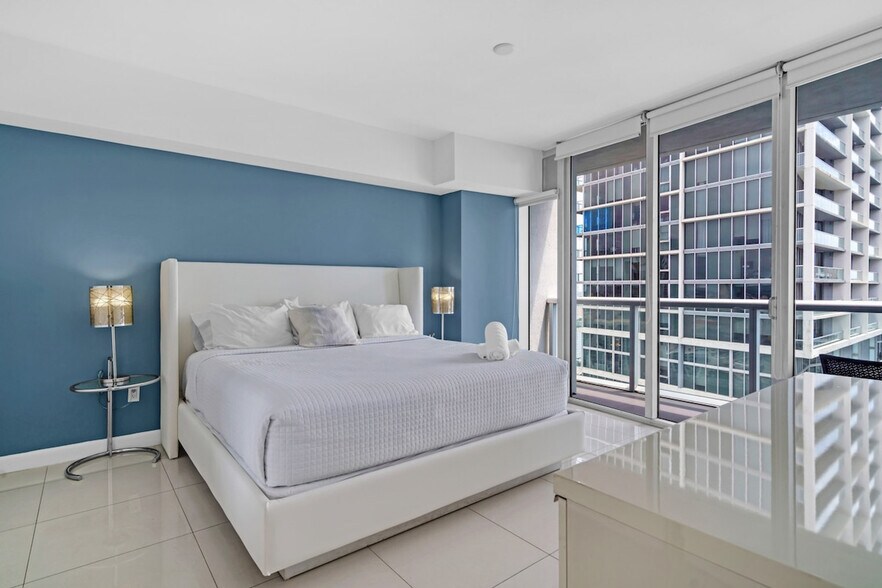 Building Photo - 485 Brickell Ave