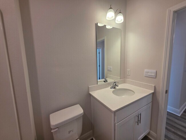 Building Photo - Brand new 5BR/3BA with Amenities Galore
