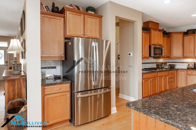 Building Photo - 913 Beech Glen Dr