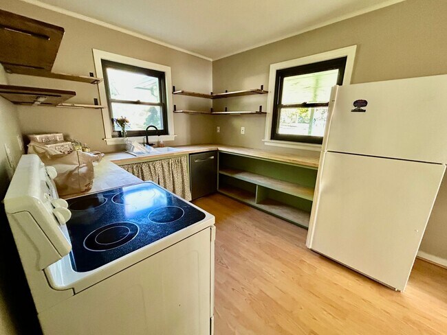 Building Photo - Amazing Home in Tahoma Terrace!