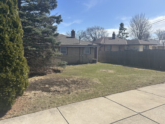 Building Photo - Three bedroom home on South side