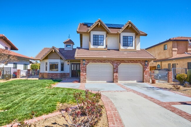 Primary Photo - Spacious 3-Bedroom Lake House in Victorvil...