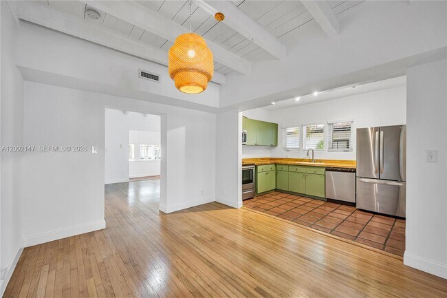 Building Photo - 429 NE 73rd St