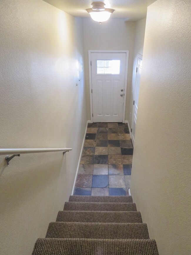 Building Photo - 2 Bedroom Townhome Coming soon !!