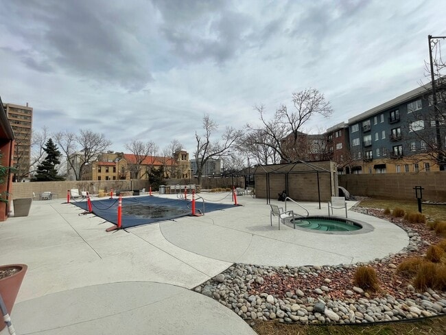 Building Photo - 100 Park Ave W