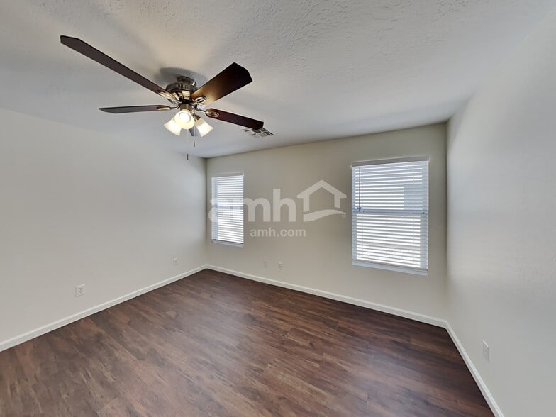 Building Photo - 31352 N Shale Dr