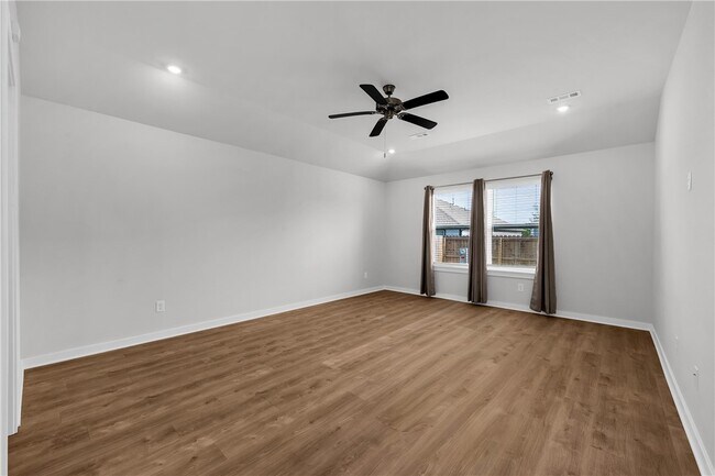 Building Photo - 4411 W Canyon Run Dr
