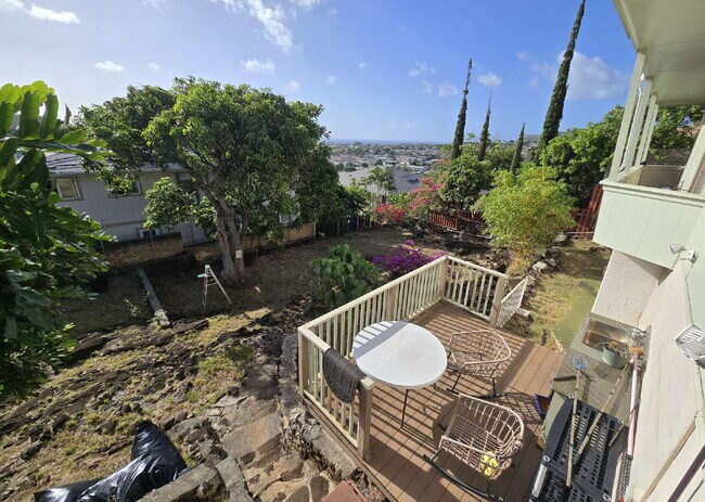 Building Photo - Downstairs unit of House - 2br/1ba/1pkg Kaimuki area