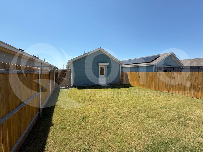 Building Photo - 204 Thresher Ln