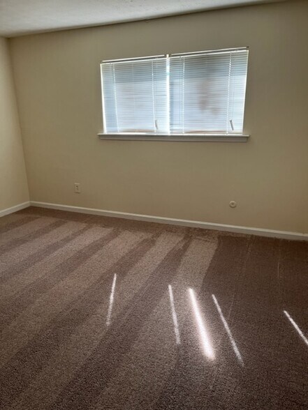 Building Photo - 240 Scandia Cir