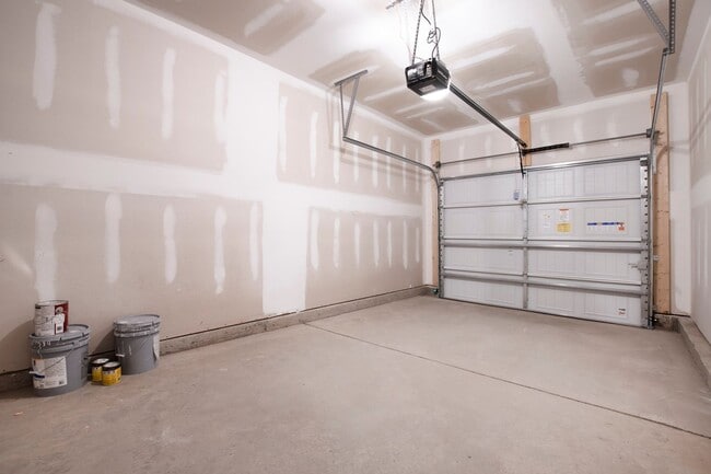 Building Photo - Well Appointed 3-Bedroom Townhome in Durham!