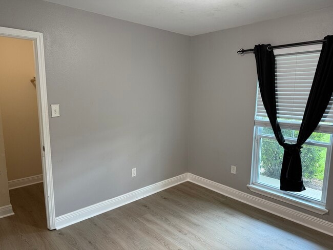 Building Photo - 11813 Wild Rose Dr