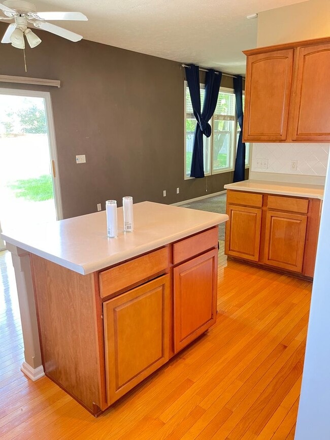Building Photo - Beautiful 4 bed 2.5 bath 3000+sq ft