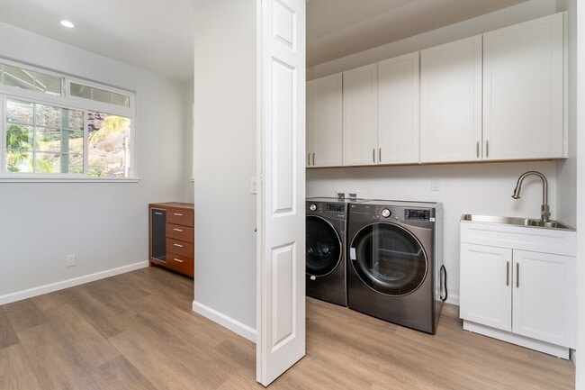 Building Photo - Furnished Luxury Ocean Front Estate in Waianae with Old Hawaii rural setting- 3/5 Luxury, 2 story...