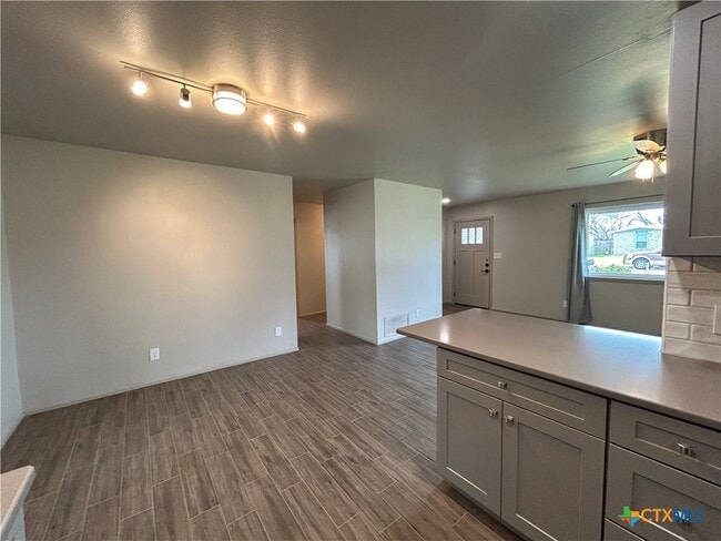 Building Photo - 362 Lockener Ave