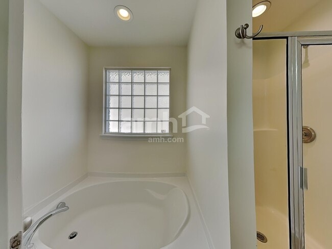 Building Photo - 5006 Lazy Day Ln