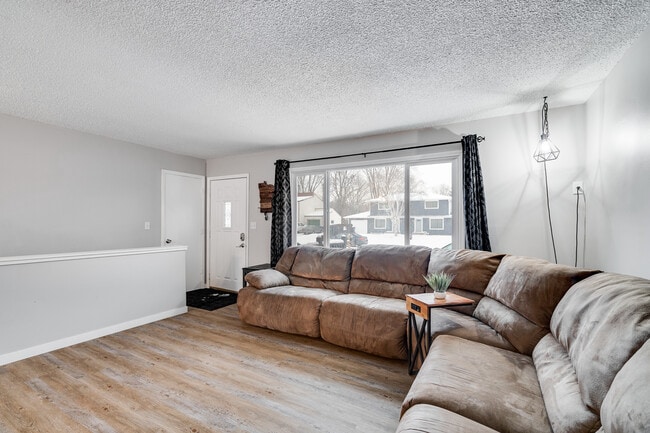 Building Photo - 414 Belle Aire Dr