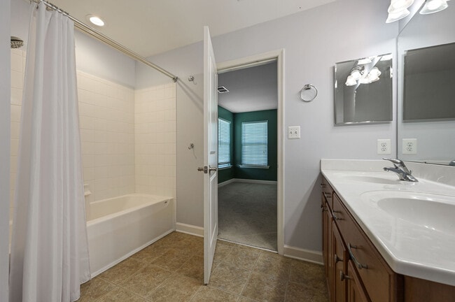 Building Photo - 463 Quail Landing Cir