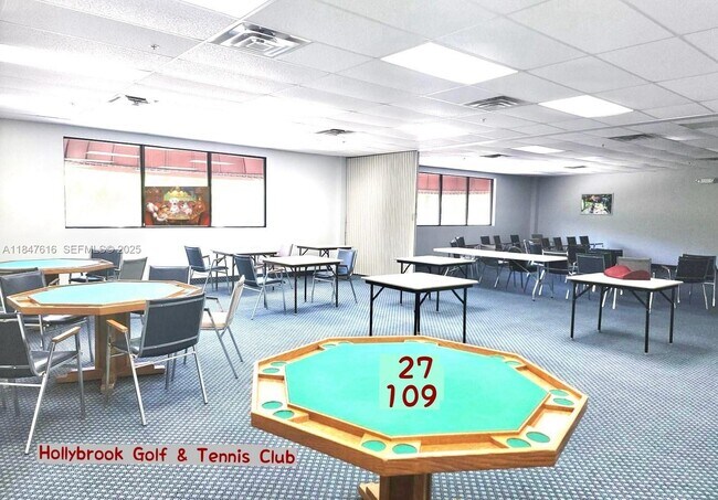 Building Photo - 681 S Hollybrook Dr