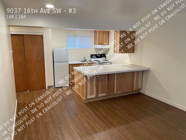 Primary Photo - West Seattle - Renovated 1 Bedroom - 1 Bat...