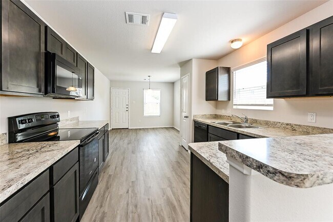Building Photo - 8614 Doris Oaks Cir