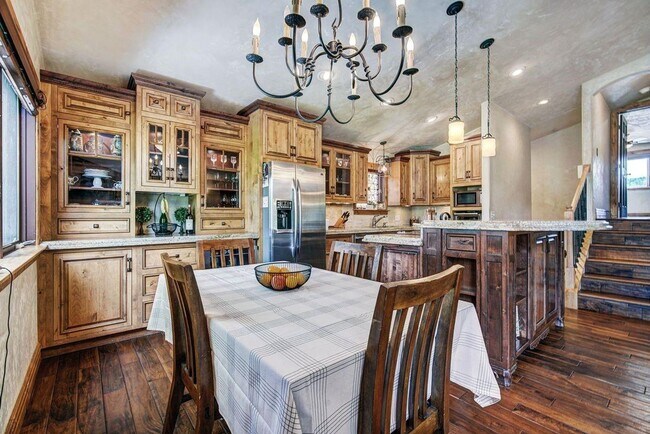 Building Photo - Home in Willowbrook for Rent