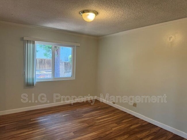 Building Photo - 2279 Saranne St