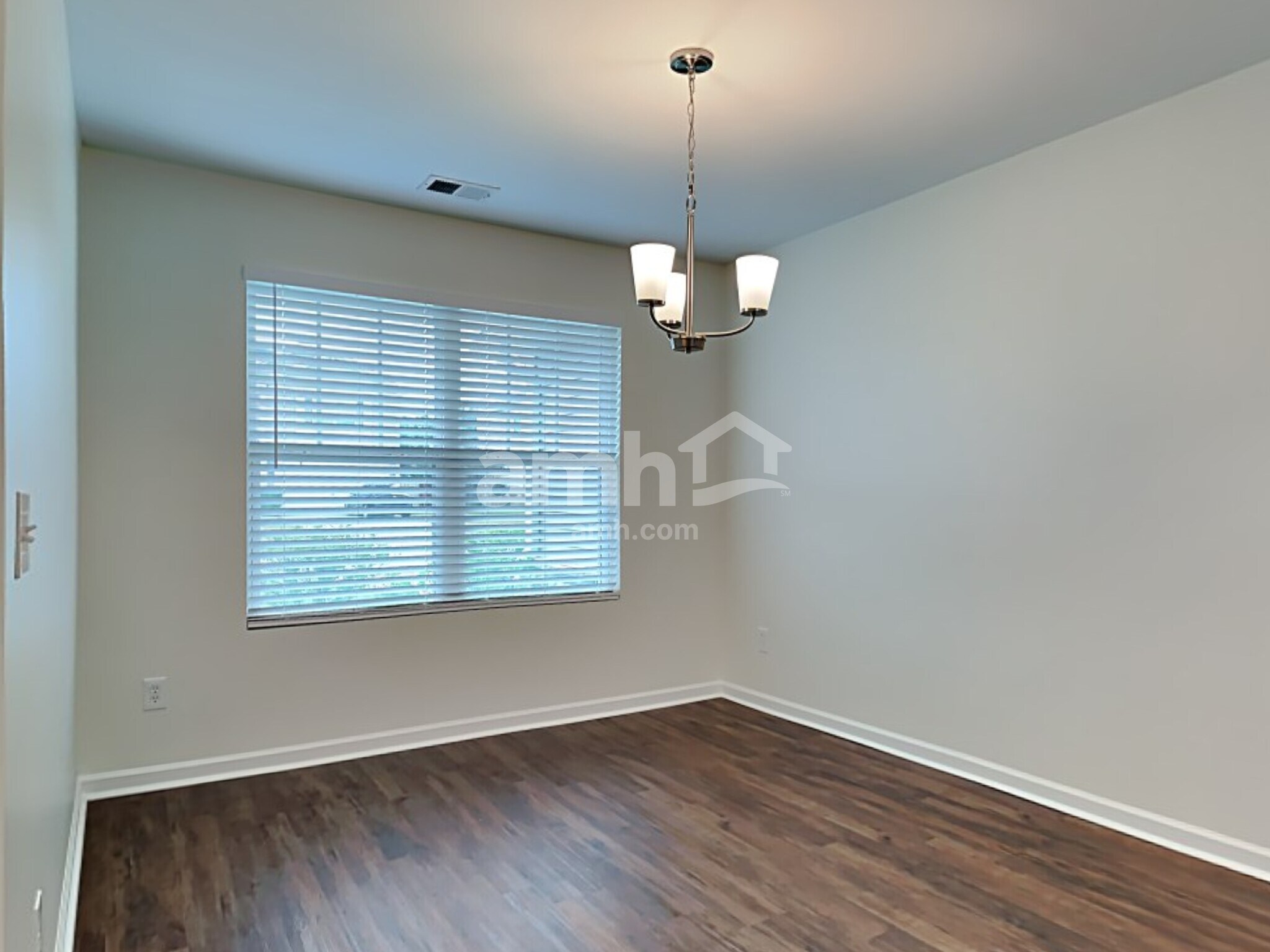 Building Photo - 422 Lions Den Dr