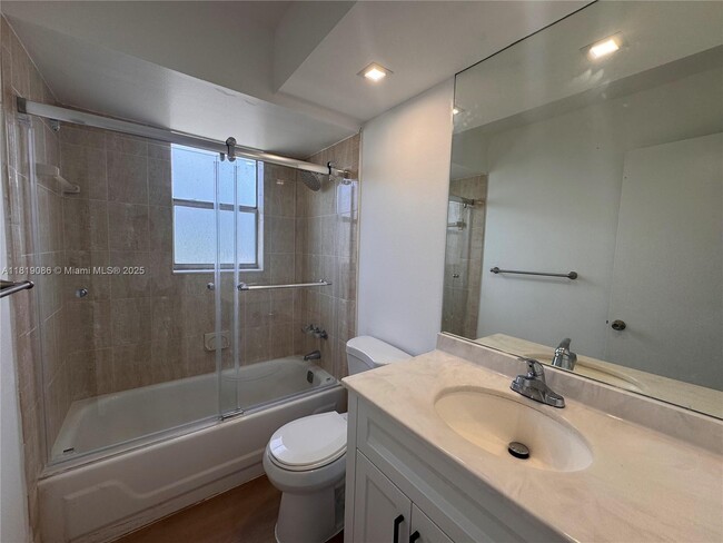 Building Photo - 1820 SW 81st Ave