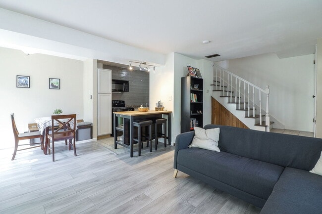 Building Photo - 21R Fernwood Dr