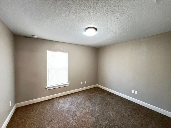 Building Photo - Beautiful 3 BD/2BA Home in Beautiful Ocklawaha!!!