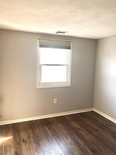 Building Photo - 3 Circuit Ln