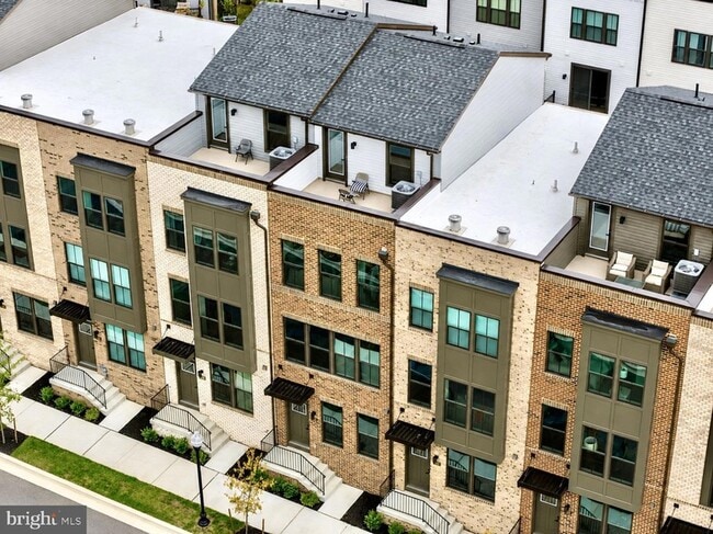 Building Photo - 828 Watts St