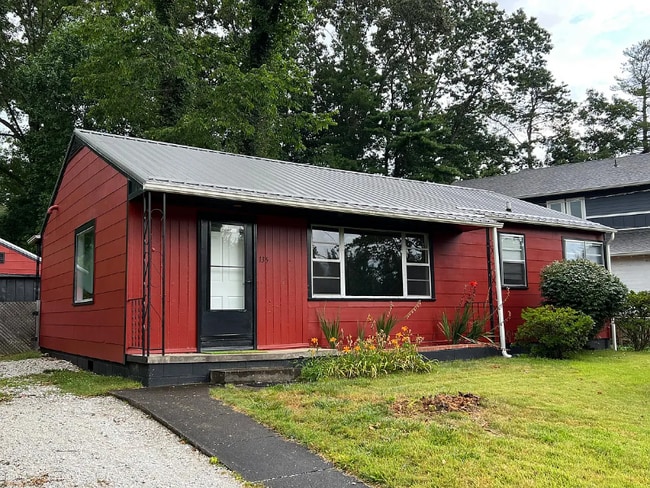 Building Photo - 135 Linden St