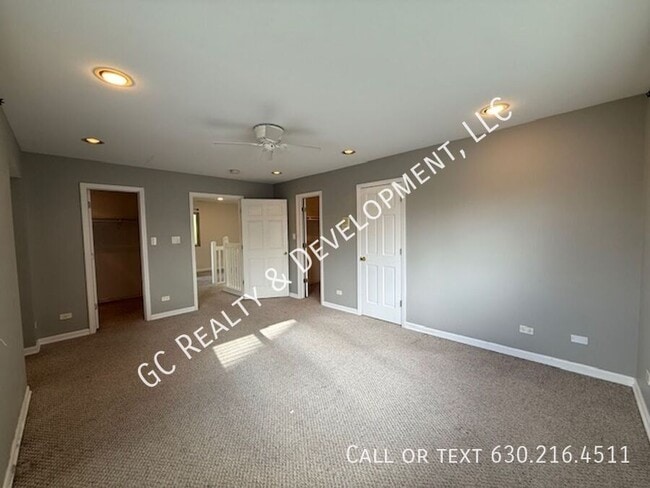 Building Photo - 220 Des Plaines Ave