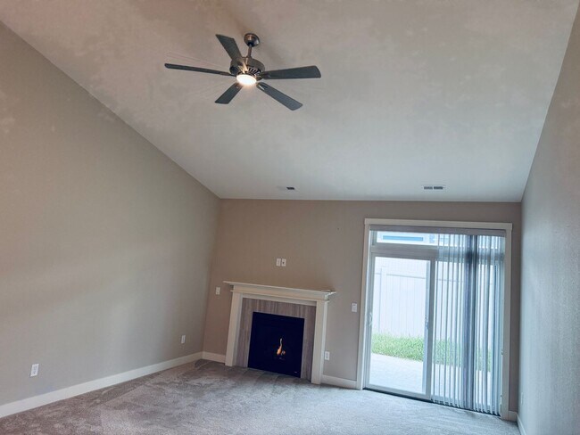 Building Photo - 2 bed, 2 bath West End Luxury