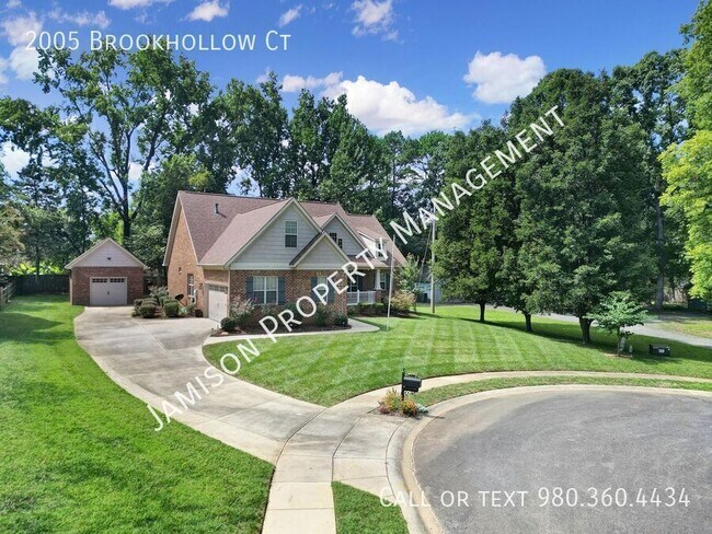 Building Photo - 2005 Brookhollow Ct