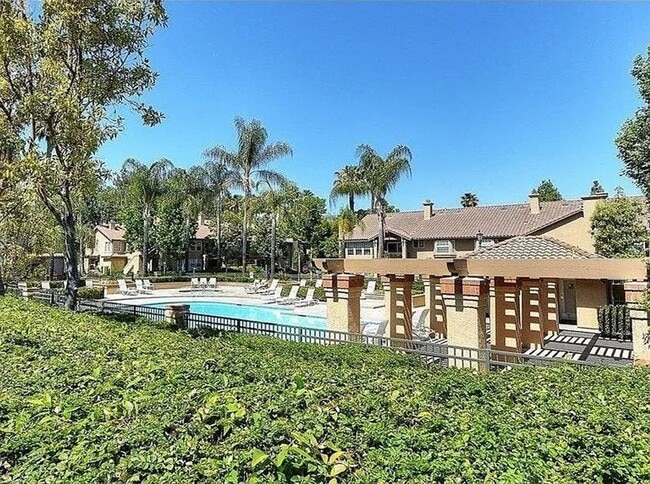 Building Photo - 10 Promontory Park