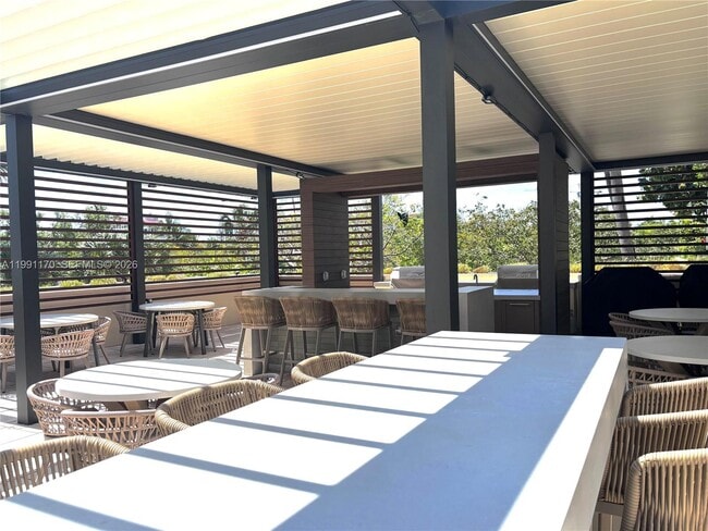 Building Photo - 400 South Pointe Dr