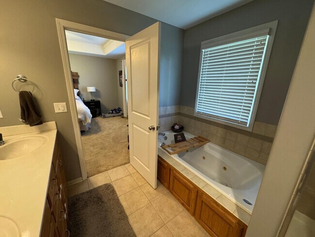 Building Photo - 1380 Stonecreek Dr