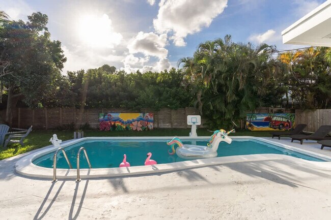 Building Photo - 20010 Highland Lakes Blvd